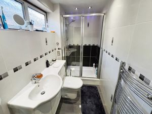 En suite- click for photo gallery